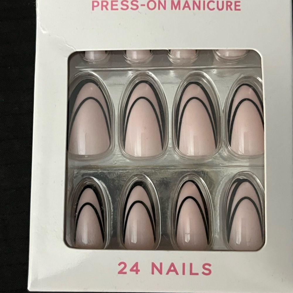 RILEY ROSE PRESS-ON MANICURE